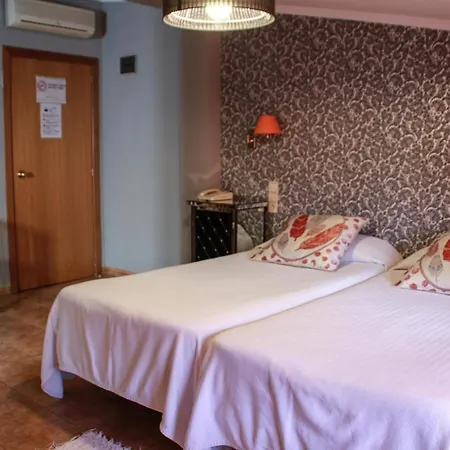 Iris Hotel 3*